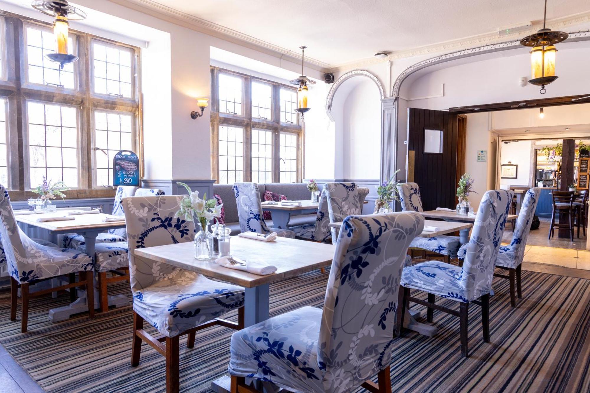 באנבורי Cromwell Lodge Hotel By Greene King Inns מראה חיצוני תמונה
