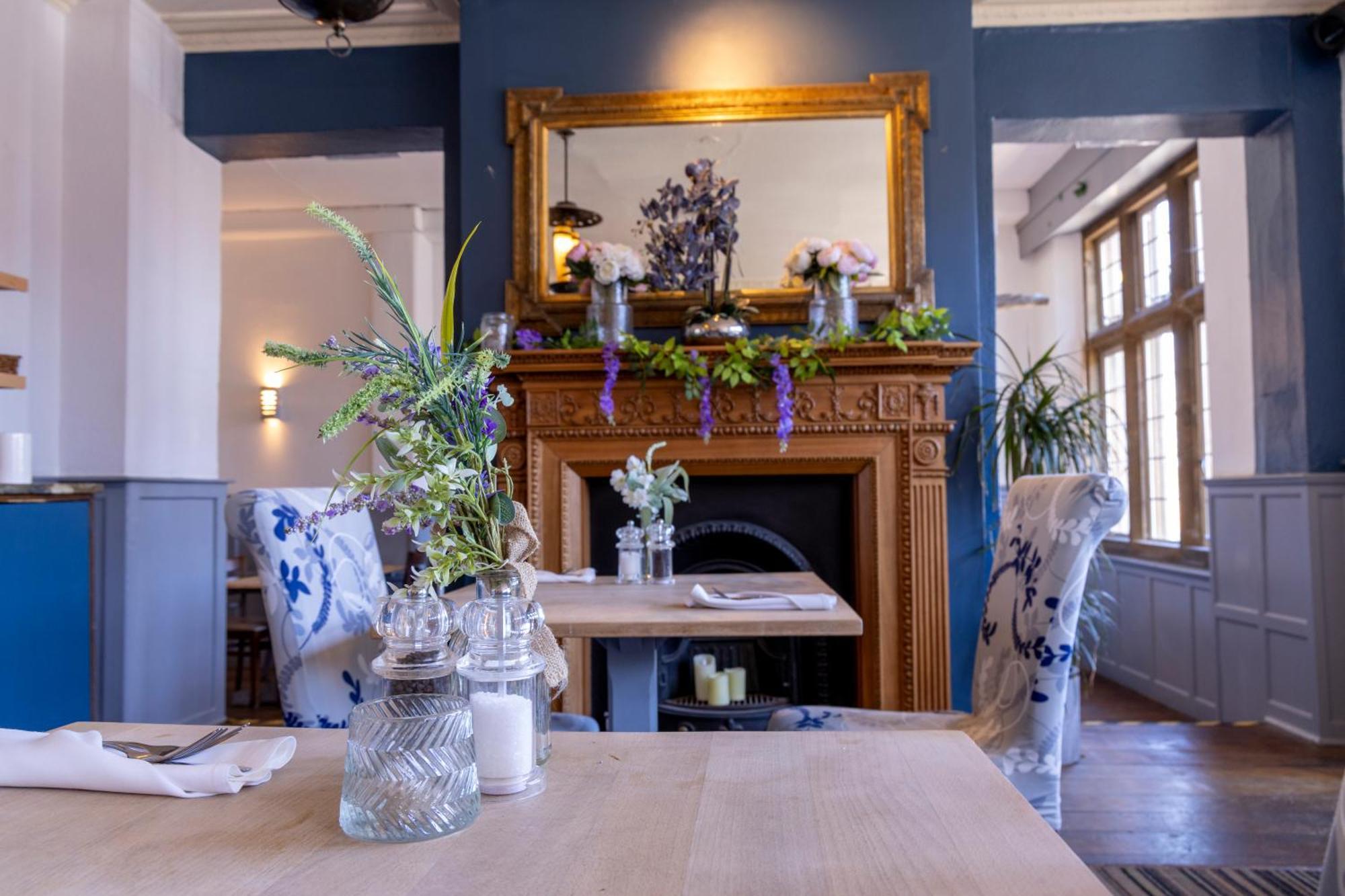 באנבורי Cromwell Lodge Hotel By Greene King Inns מראה חיצוני תמונה