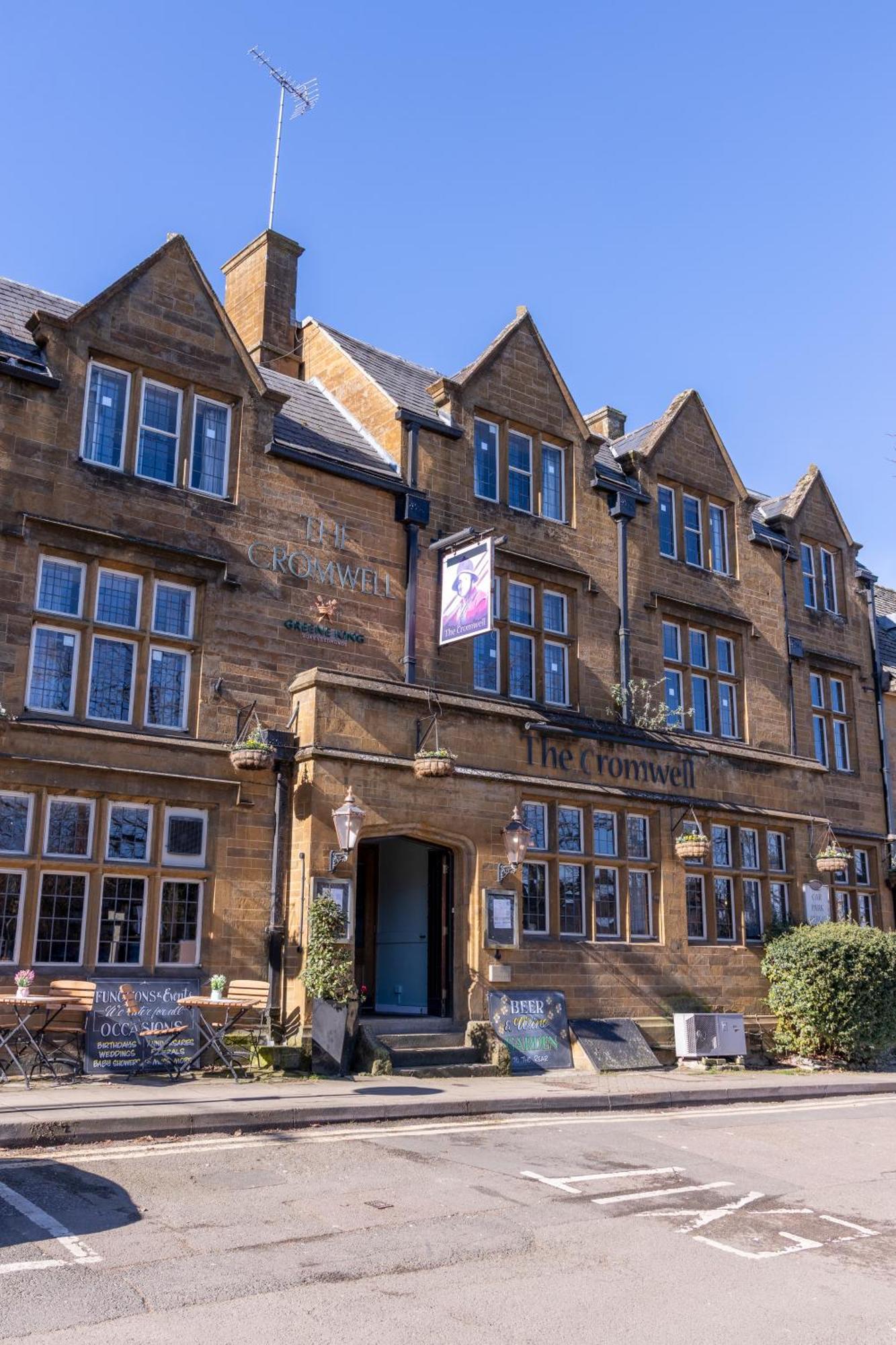 באנבורי Cromwell Lodge Hotel By Greene King Inns מראה חיצוני תמונה