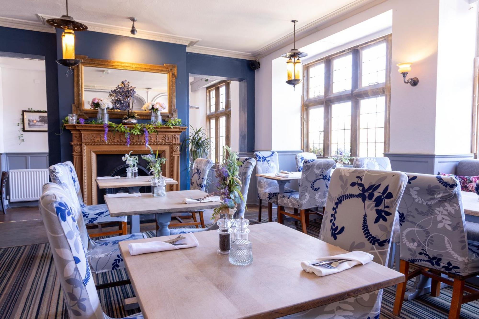 באנבורי Cromwell Lodge Hotel By Greene King Inns מראה חיצוני תמונה