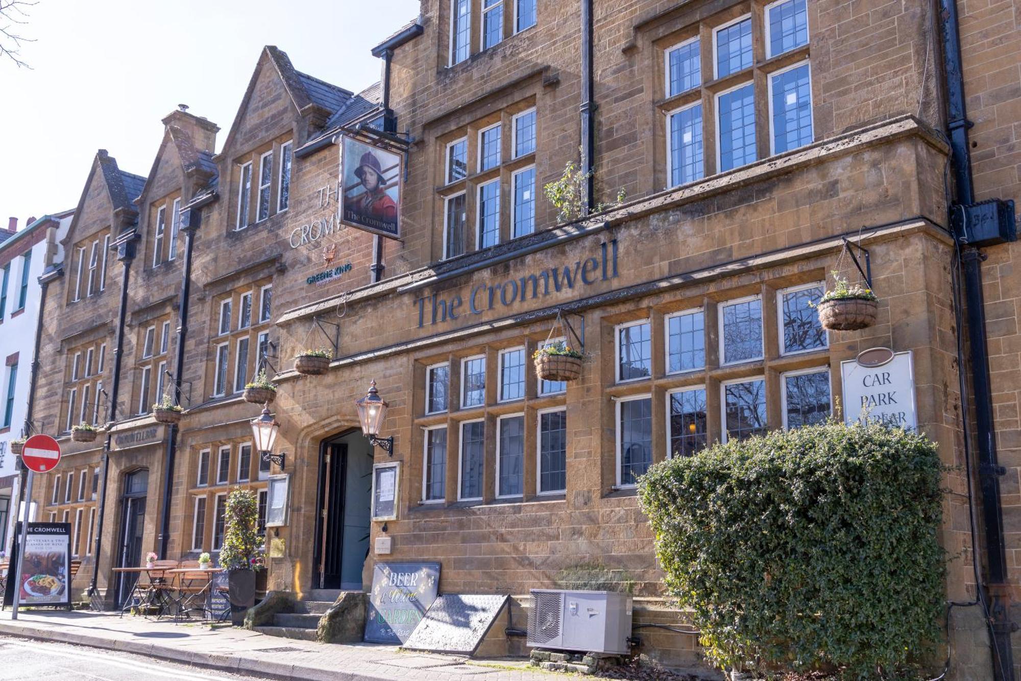באנבורי Cromwell Lodge Hotel By Greene King Inns מראה חיצוני תמונה