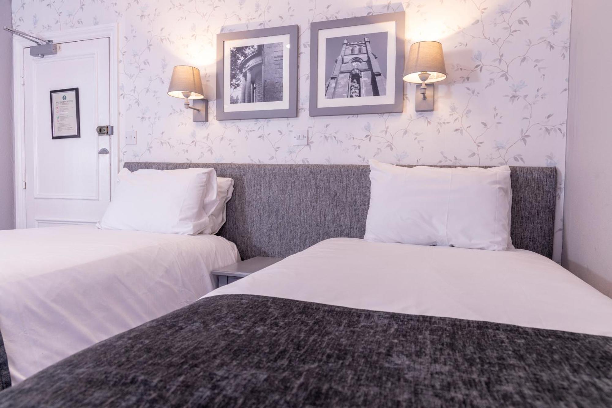 באנבורי Cromwell Lodge Hotel By Greene King Inns מראה חיצוני תמונה