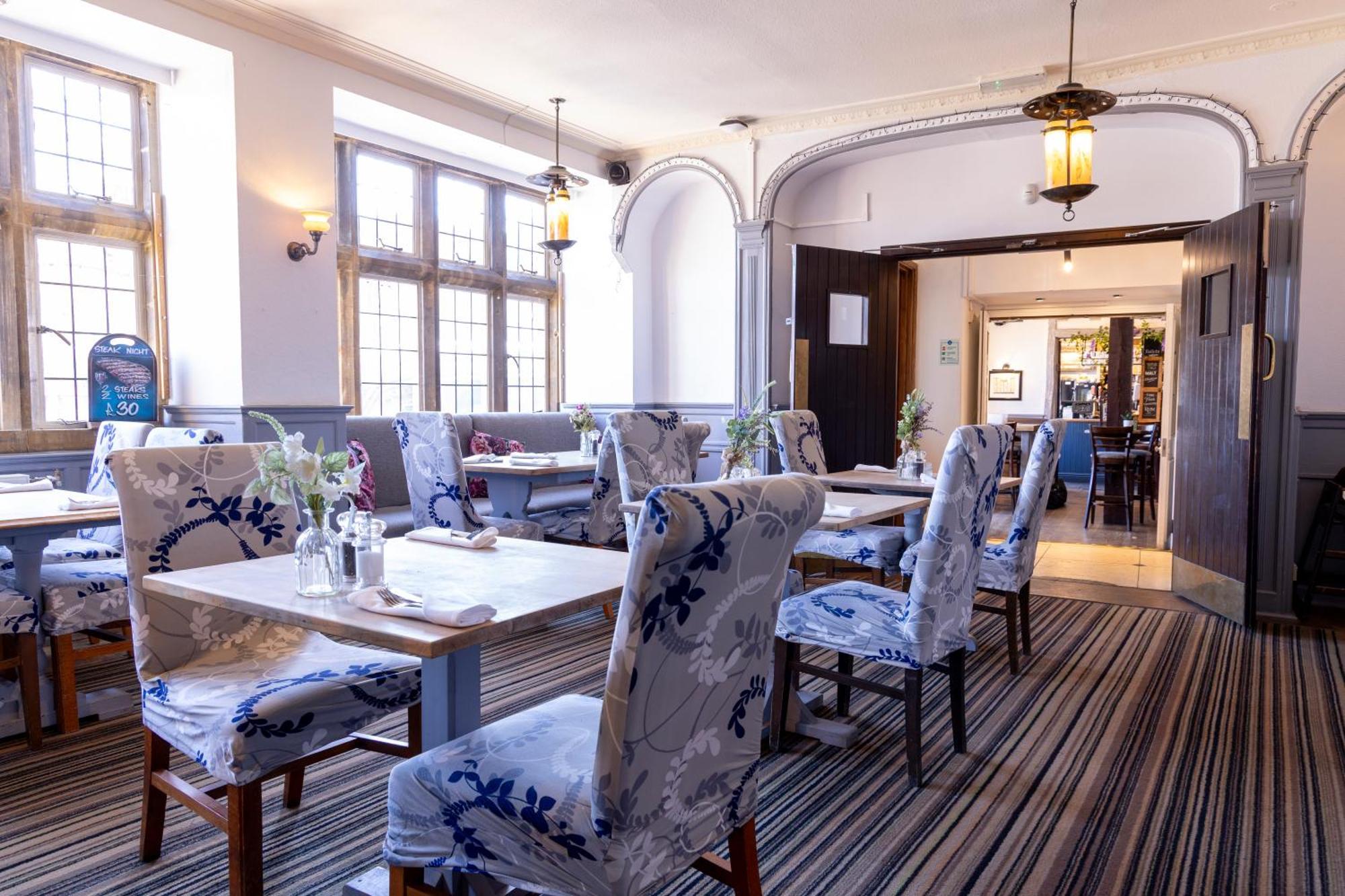 באנבורי Cromwell Lodge Hotel By Greene King Inns מראה חיצוני תמונה