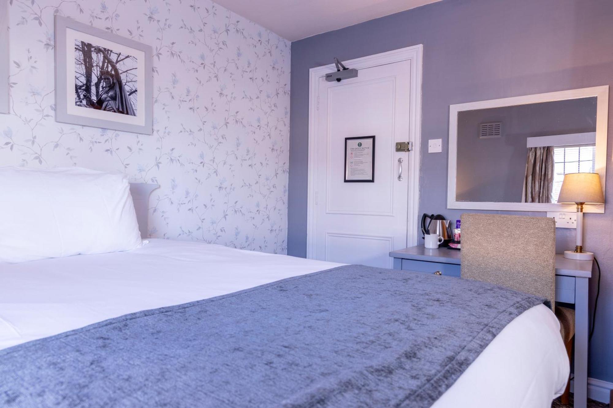 באנבורי Cromwell Lodge Hotel By Greene King Inns מראה חיצוני תמונה