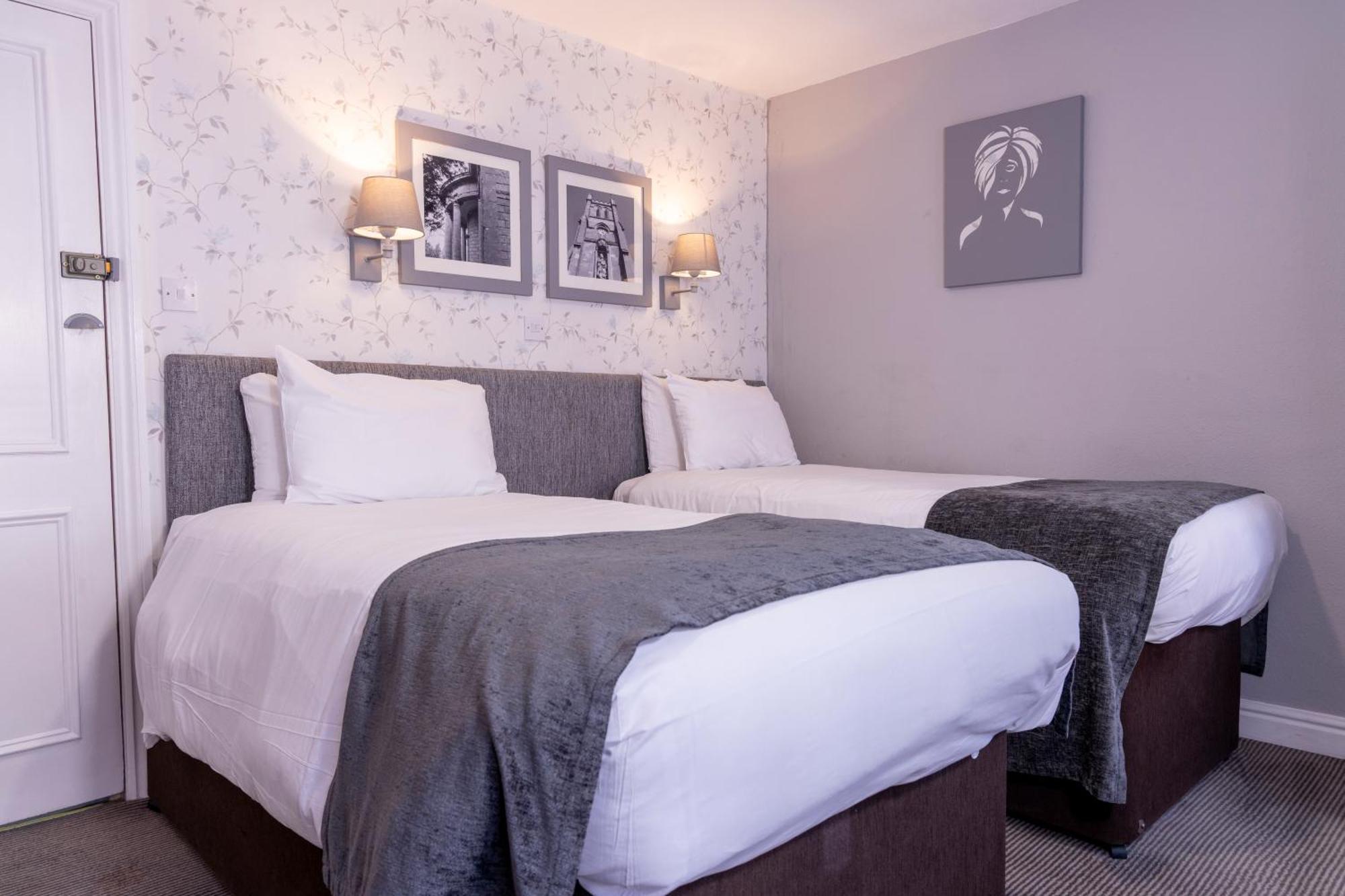 באנבורי Cromwell Lodge Hotel By Greene King Inns מראה חיצוני תמונה