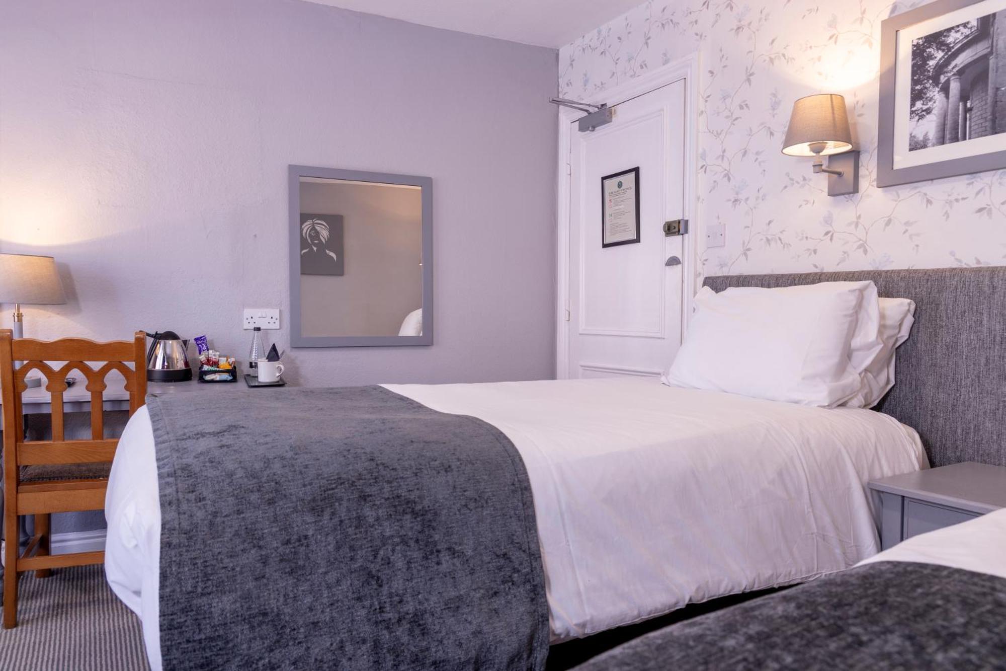 באנבורי Cromwell Lodge Hotel By Greene King Inns מראה חיצוני תמונה