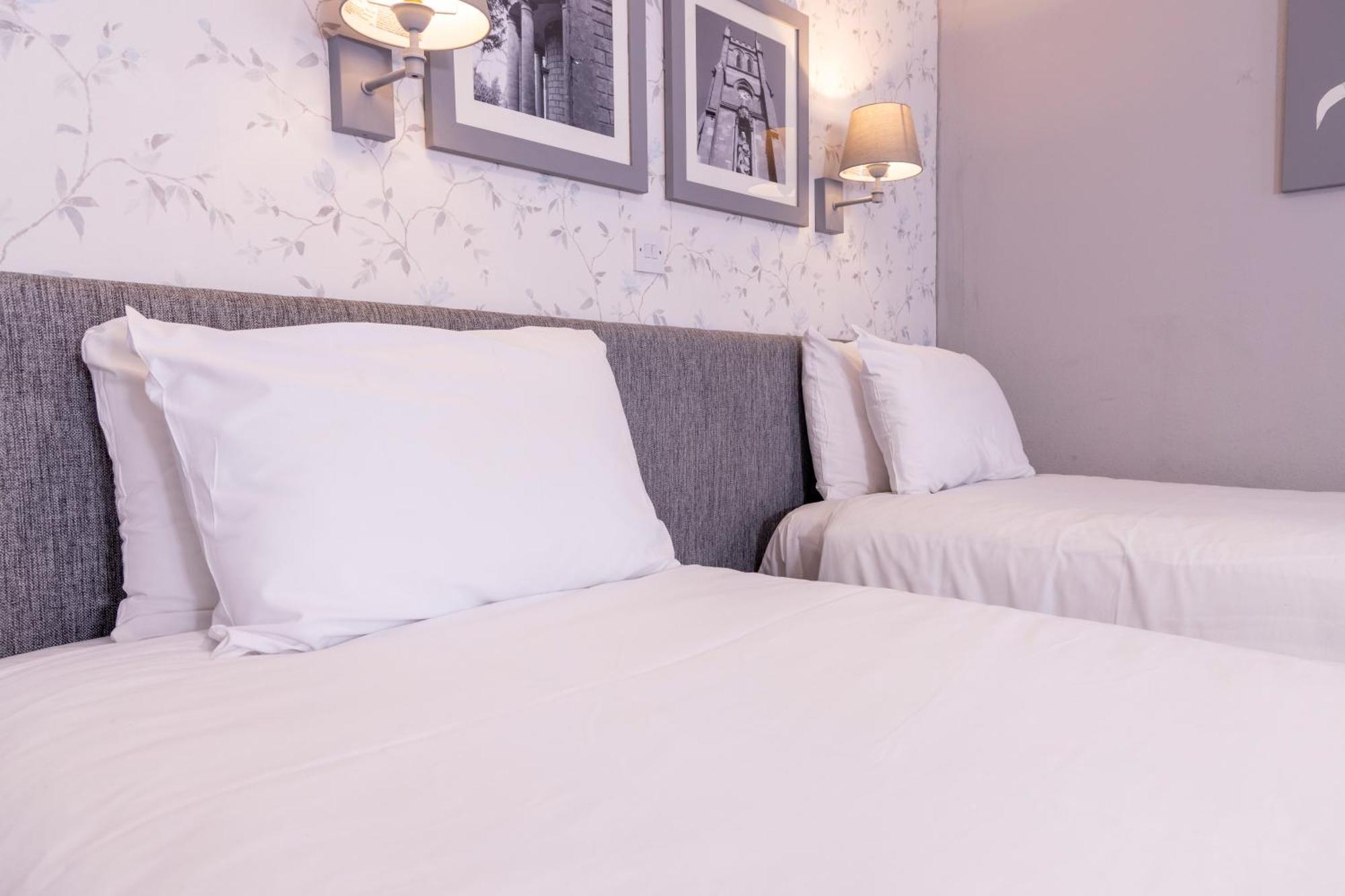 באנבורי Cromwell Lodge Hotel By Greene King Inns מראה חיצוני תמונה