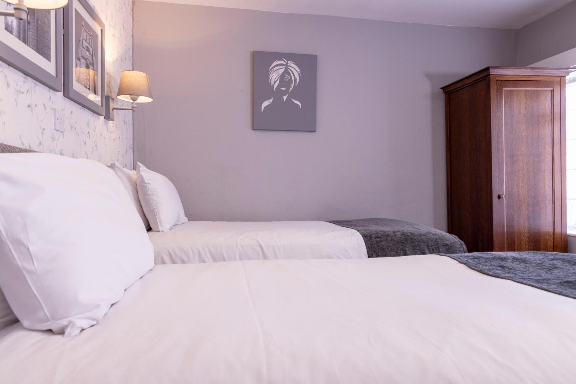 באנבורי Cromwell Lodge Hotel By Greene King Inns מראה חיצוני תמונה