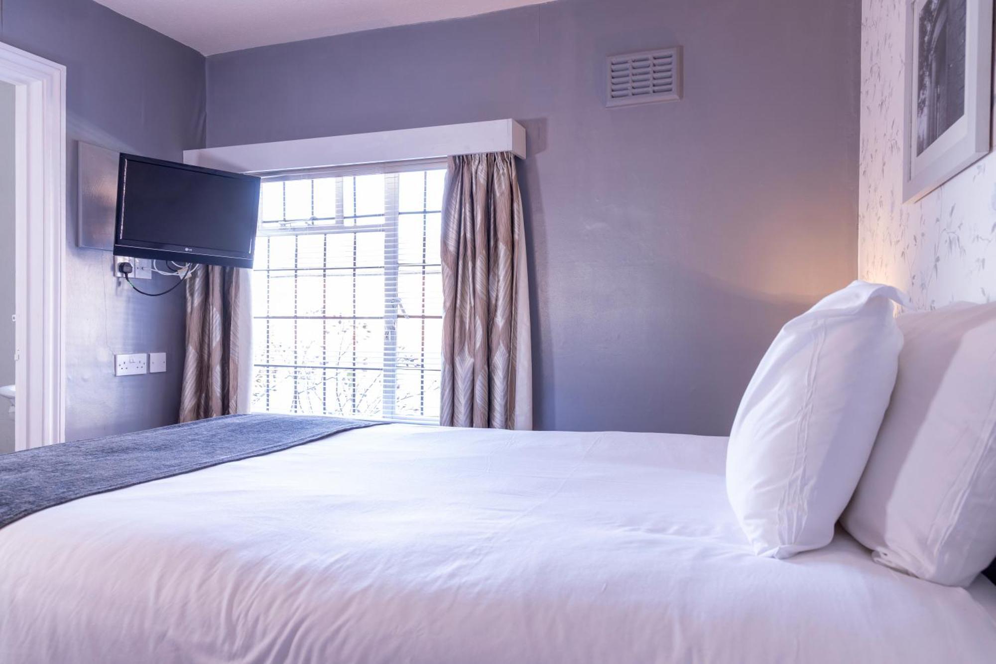 באנבורי Cromwell Lodge Hotel By Greene King Inns מראה חיצוני תמונה