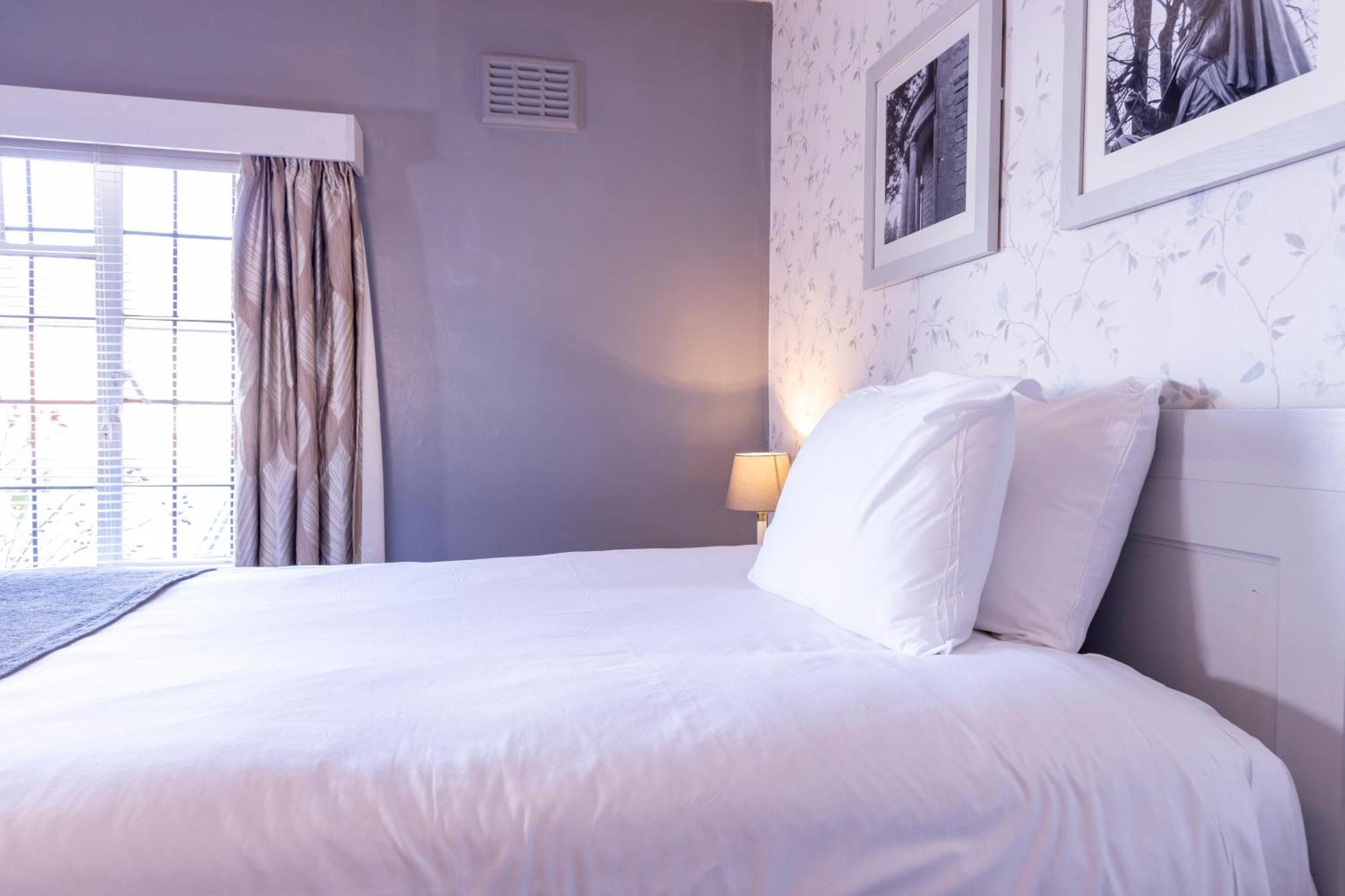באנבורי Cromwell Lodge Hotel By Greene King Inns מראה חיצוני תמונה