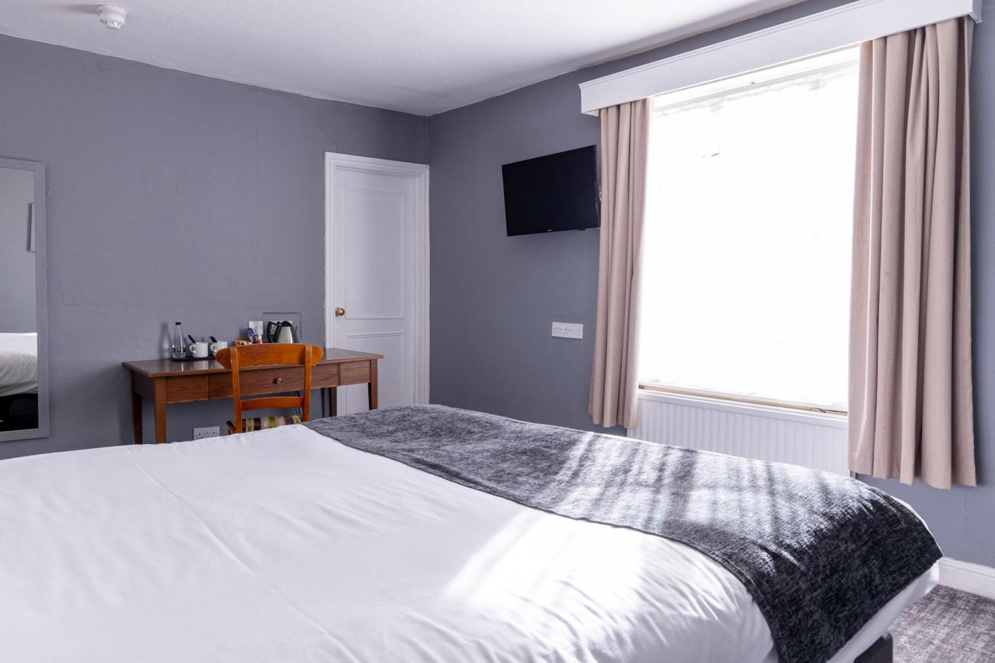 באנבורי Cromwell Lodge Hotel By Greene King Inns מראה חיצוני תמונה
