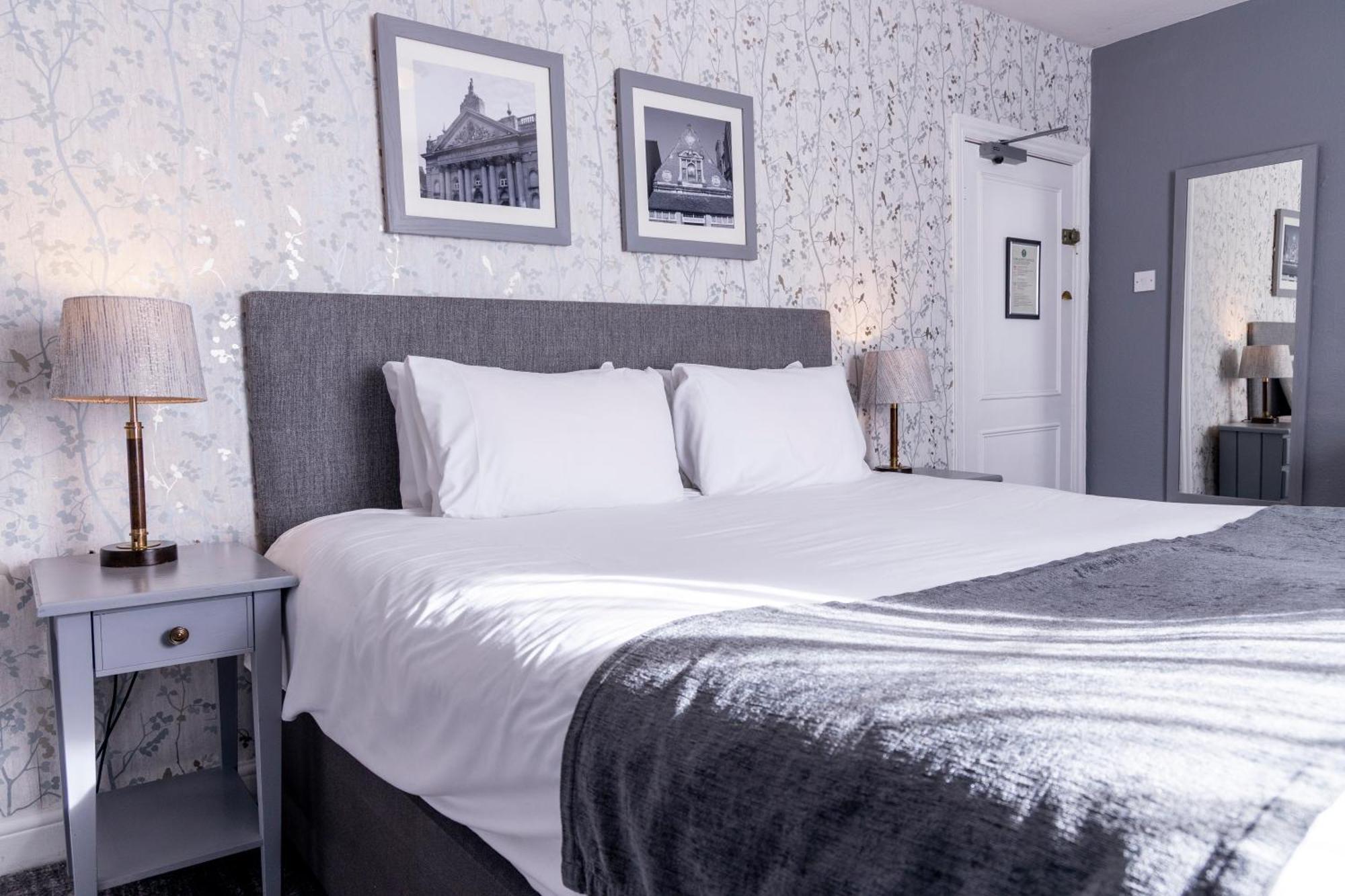 באנבורי Cromwell Lodge Hotel By Greene King Inns מראה חיצוני תמונה