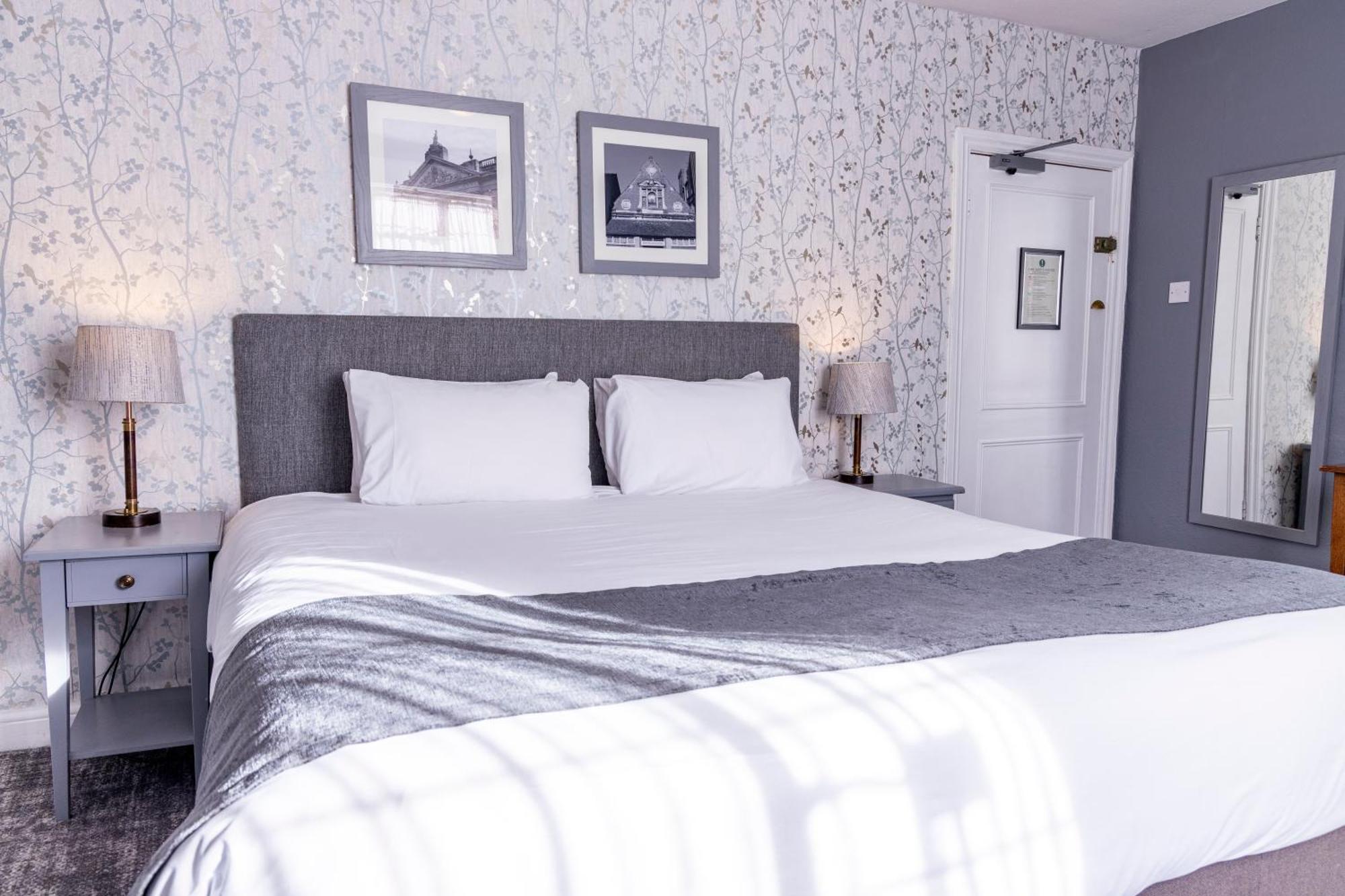 באנבורי Cromwell Lodge Hotel By Greene King Inns מראה חיצוני תמונה