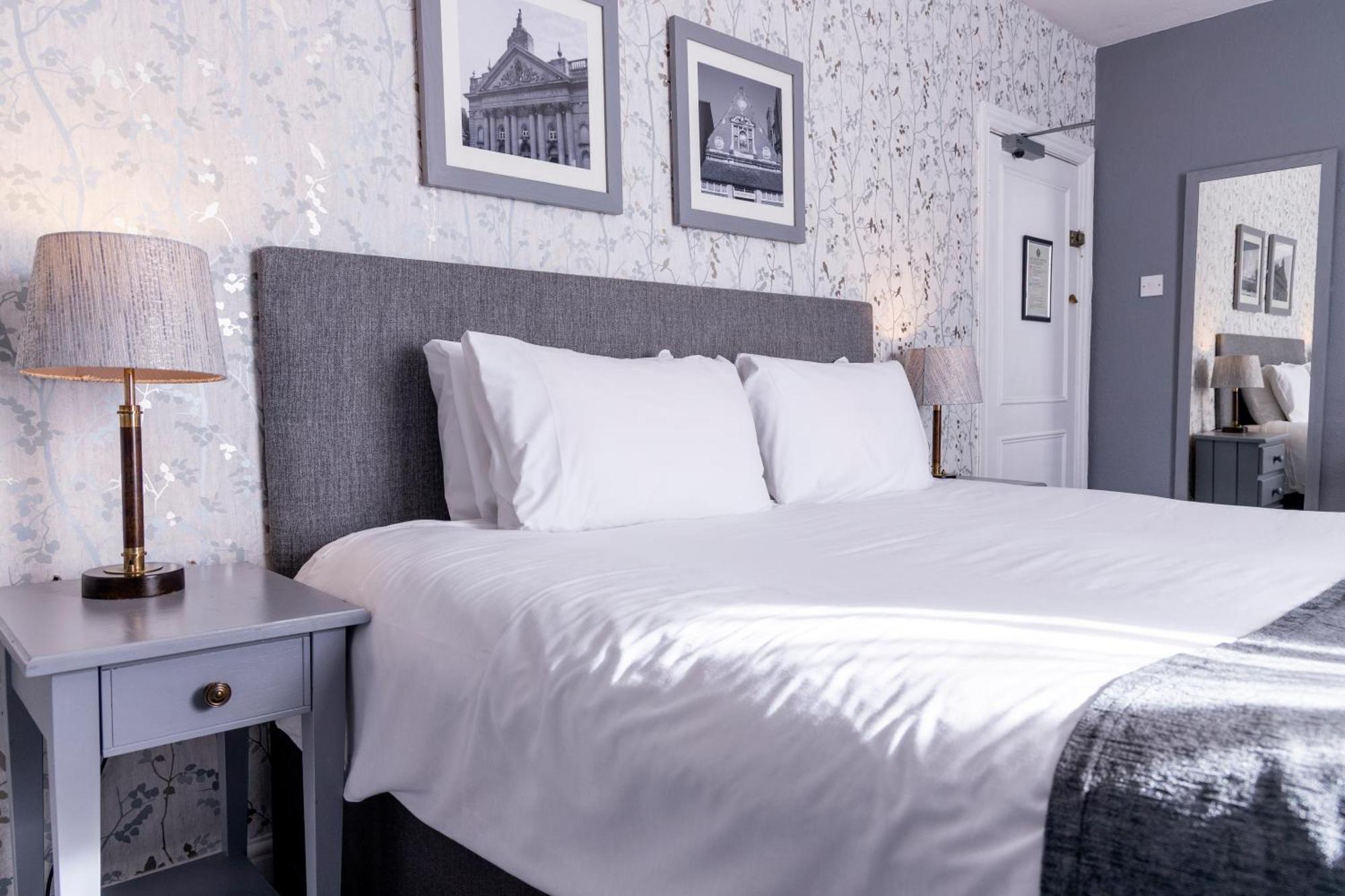 באנבורי Cromwell Lodge Hotel By Greene King Inns מראה חיצוני תמונה