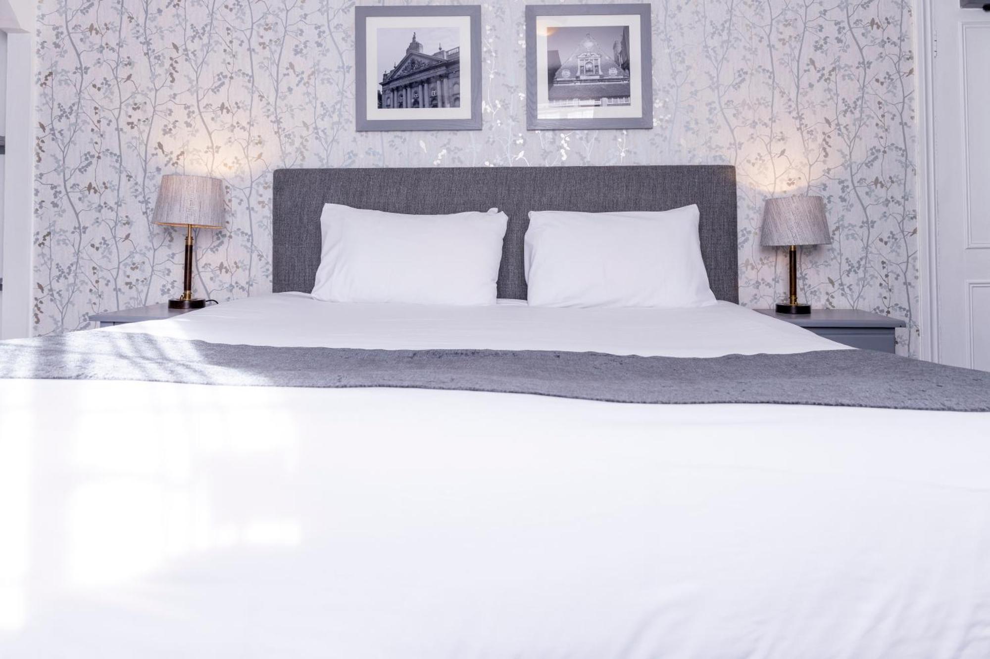באנבורי Cromwell Lodge Hotel By Greene King Inns מראה חיצוני תמונה