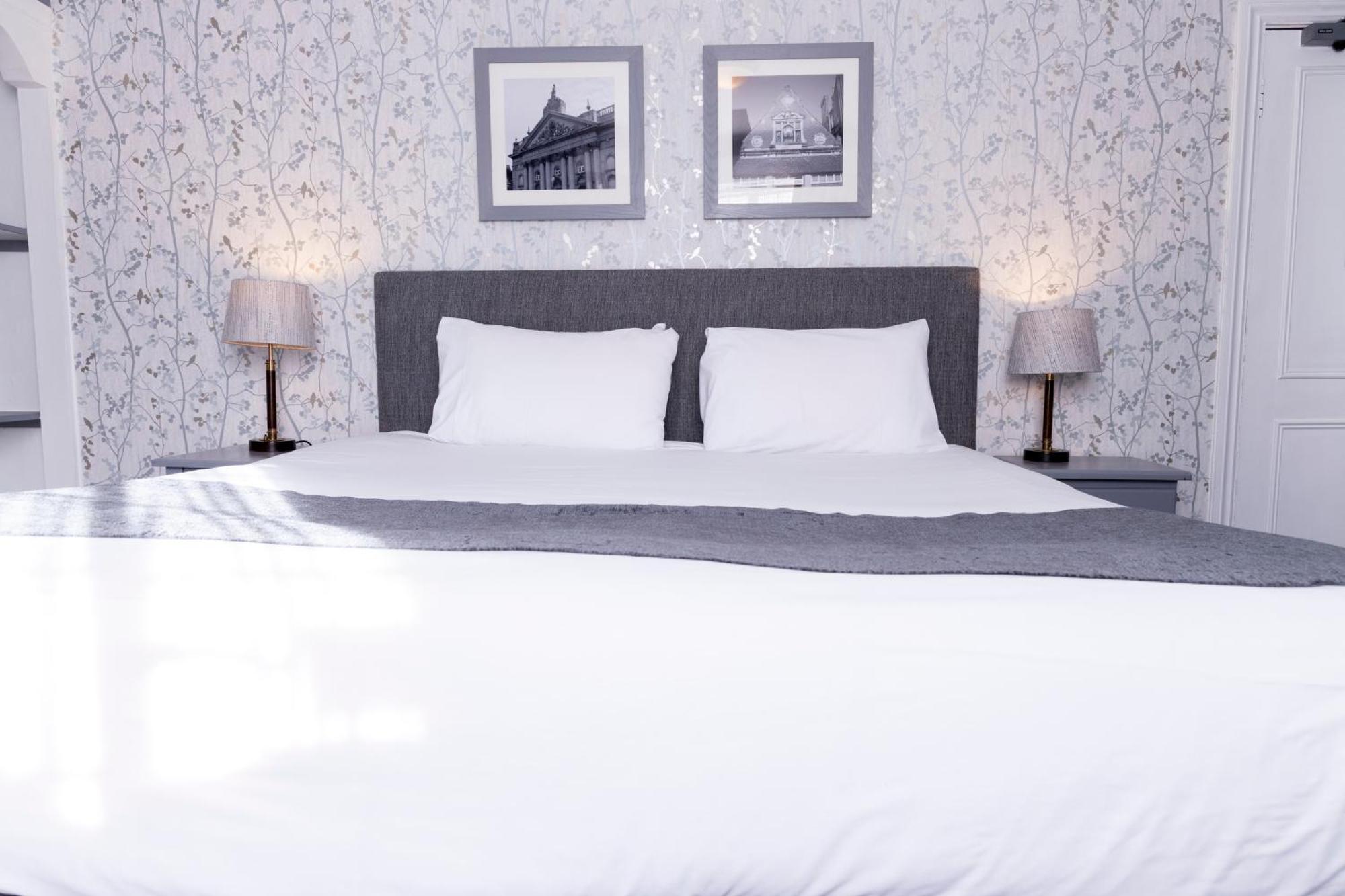 באנבורי Cromwell Lodge Hotel By Greene King Inns מראה חיצוני תמונה
