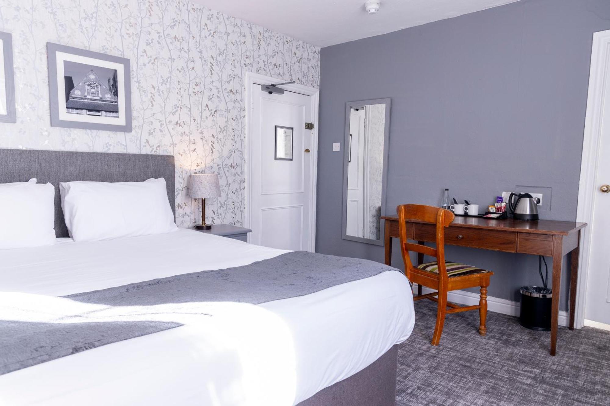 באנבורי Cromwell Lodge Hotel By Greene King Inns מראה חיצוני תמונה