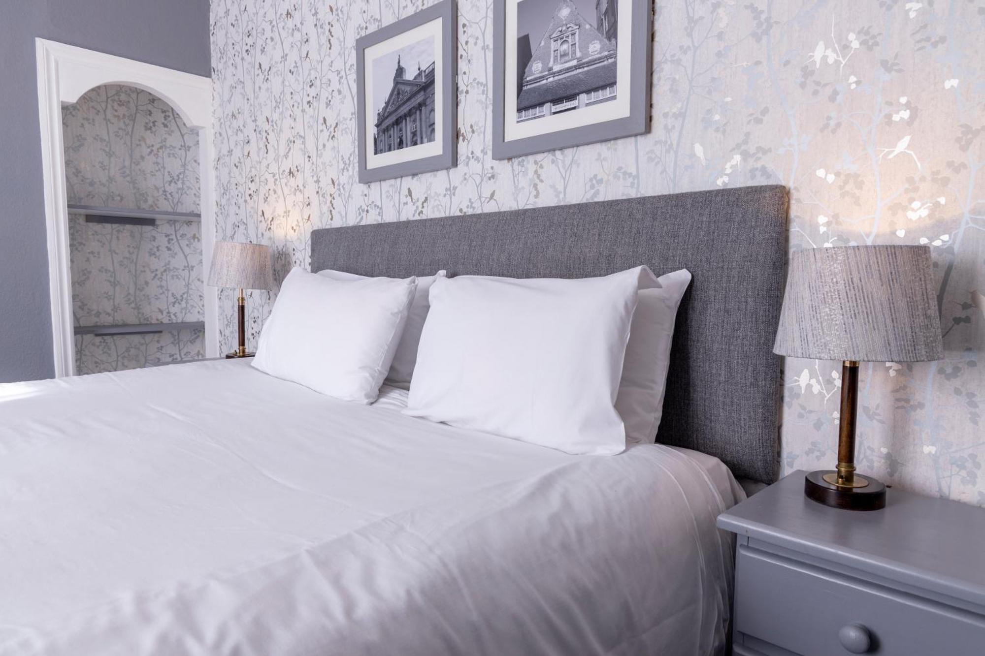באנבורי Cromwell Lodge Hotel By Greene King Inns מראה חיצוני תמונה