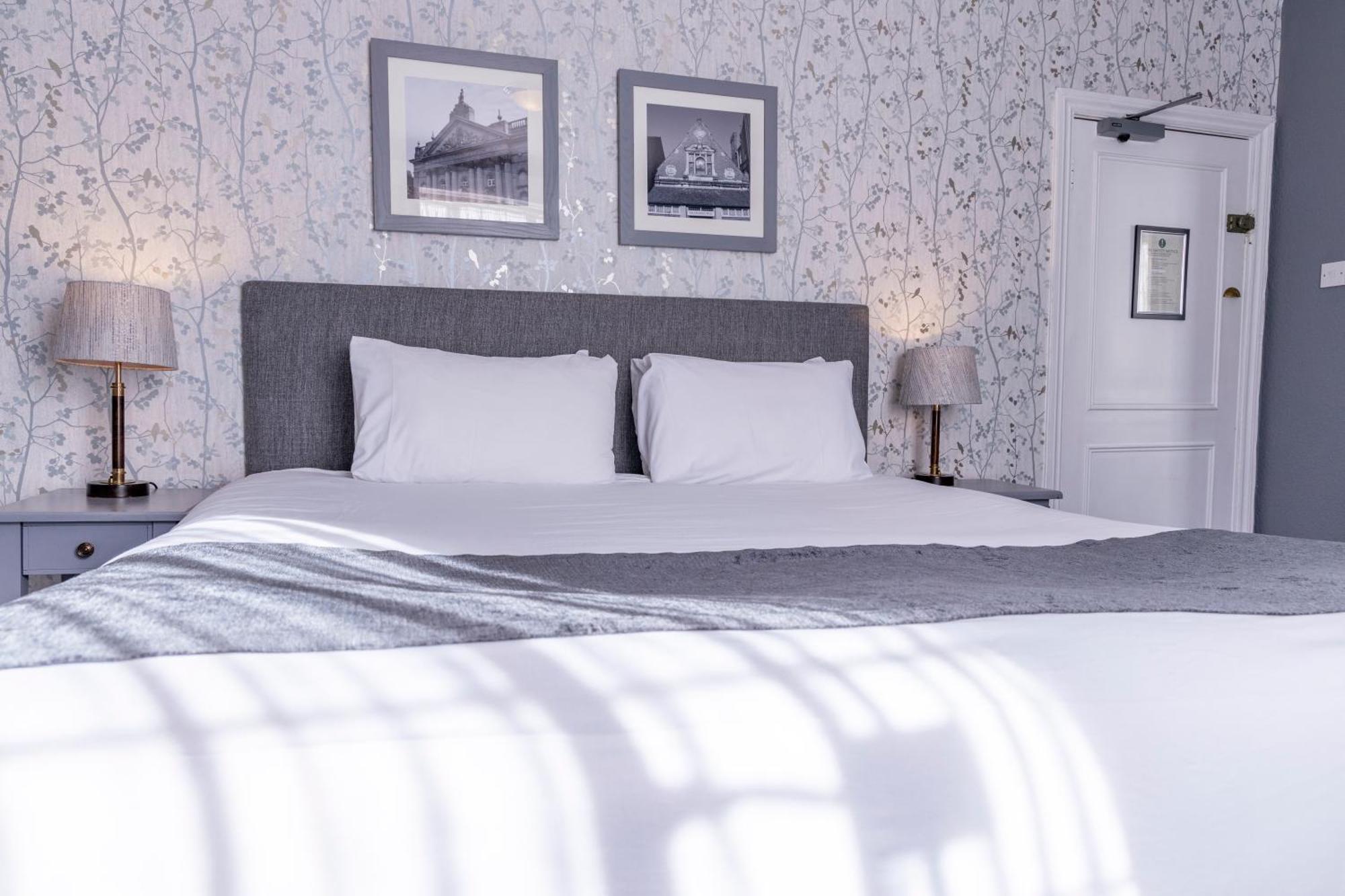 באנבורי Cromwell Lodge Hotel By Greene King Inns מראה חיצוני תמונה